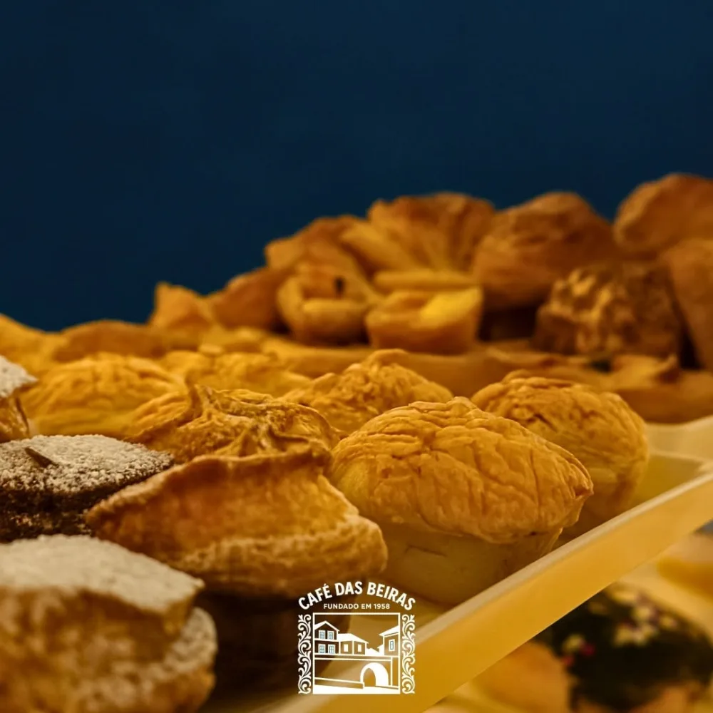 Seleção de pastelaria de fabrico próprio